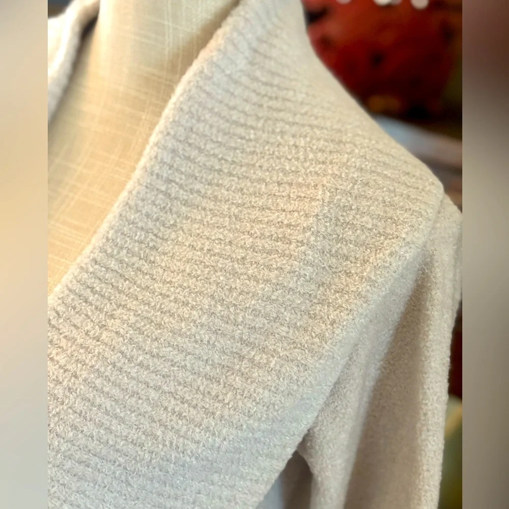 Barefoot Dreams Ivory Ribbed Shrug Sweater. Open Front | Neutral. Women’s Sz-M
